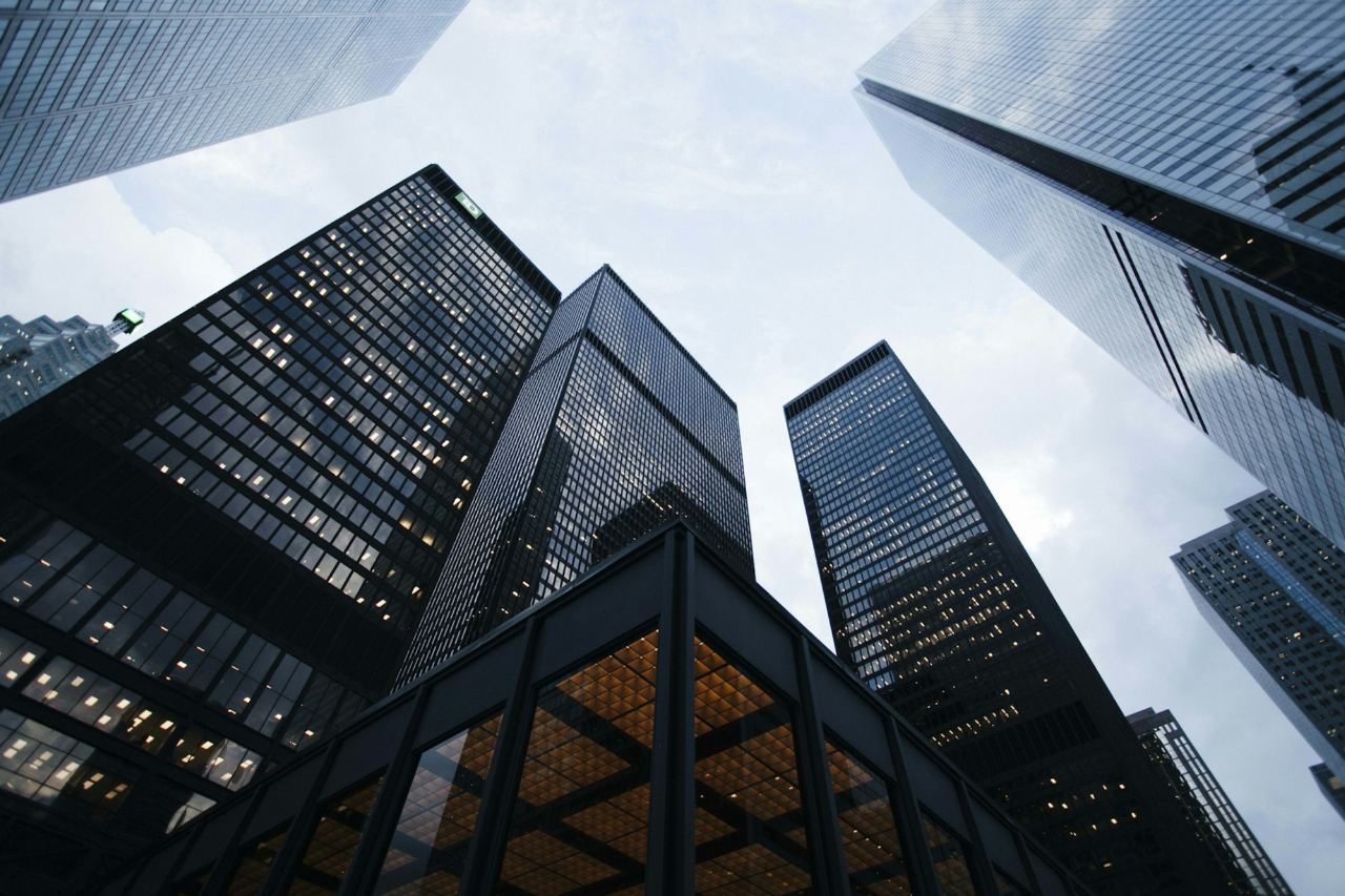 Imagem ilustrativa de edifícios urbanos